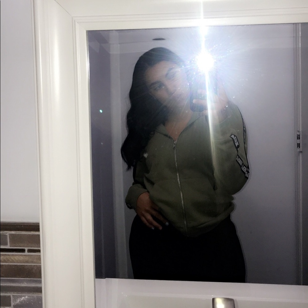 Meet your Posher, Sierra